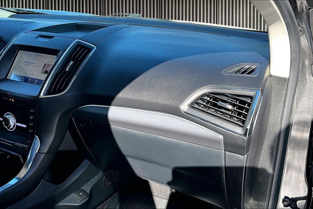 Used 2020 Ford Edge Titanium w/ Class II Trailer Tow Package image 18