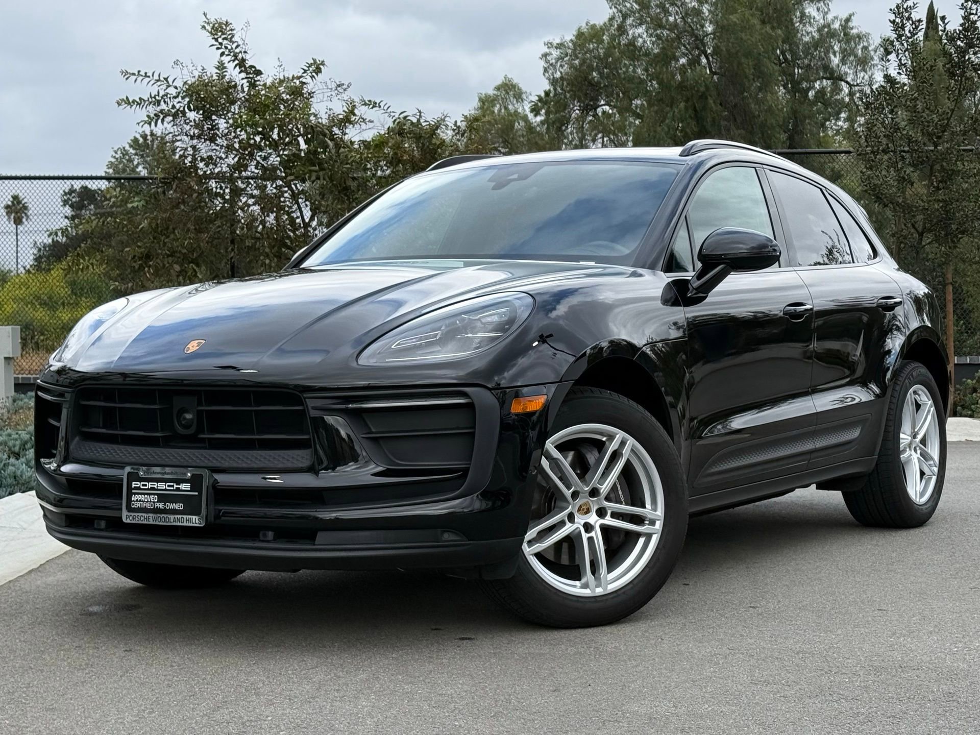 Certified 2024 Porsche Macan image 1