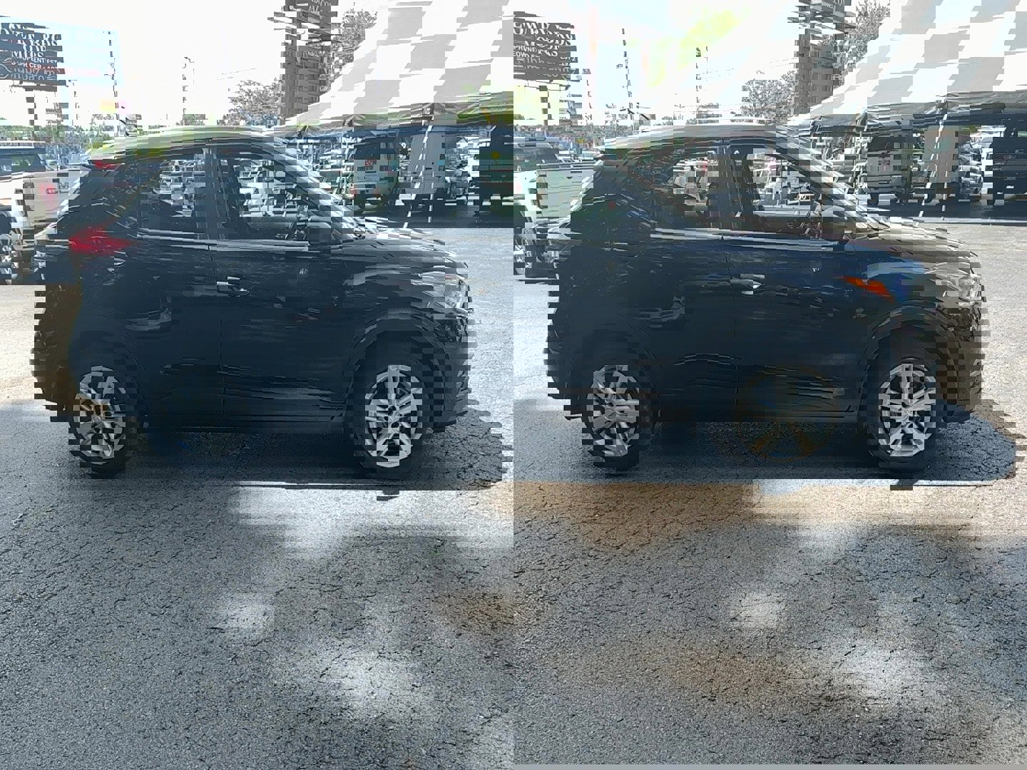 Used 2020 Nissan Kicks S image 3