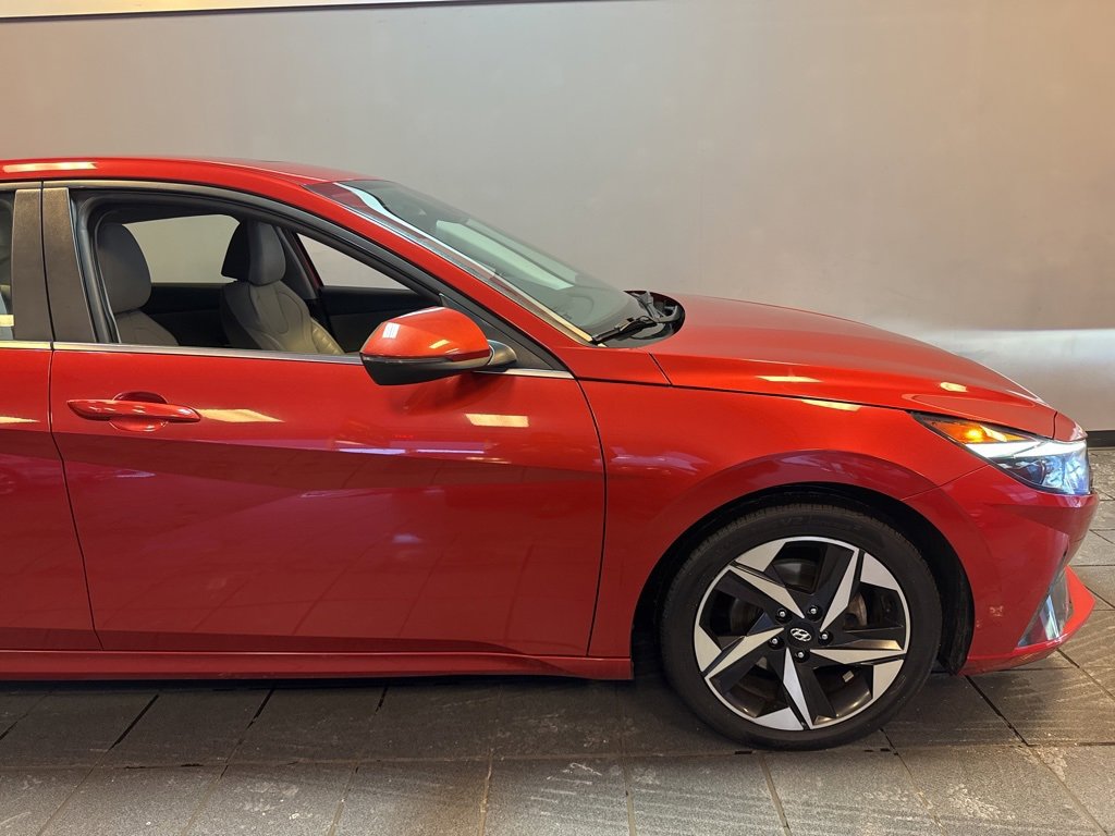 Used 2021 Hyundai Elantra Limited image 13