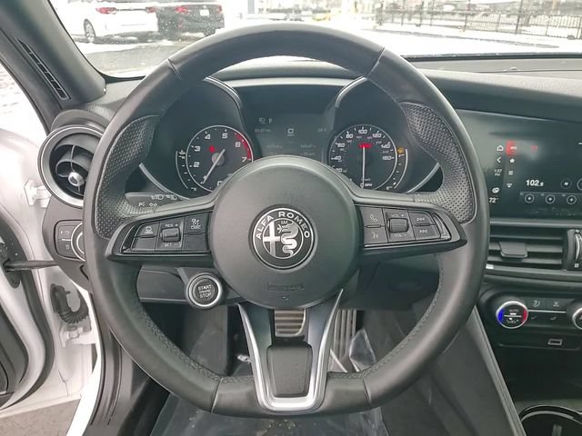 Used 2023 Alfa Romeo Giulia Ti AWD/4WD image 17