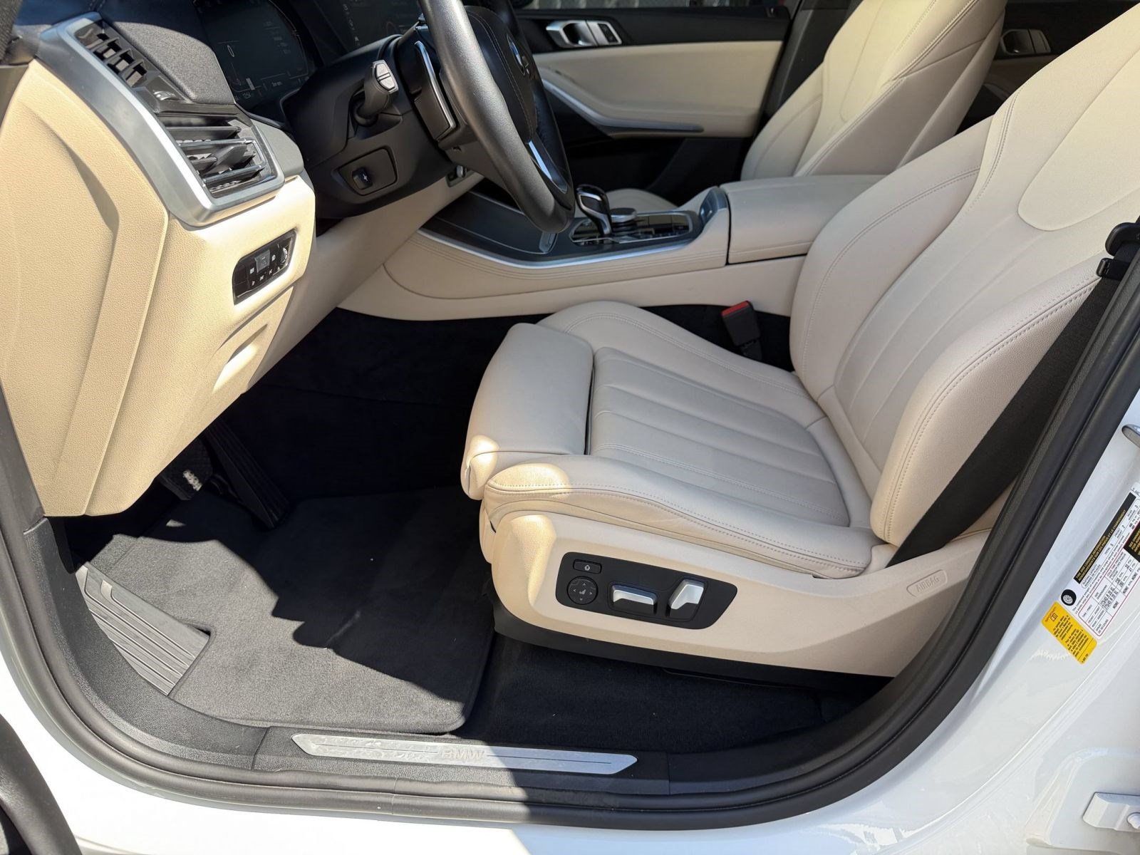 Used 2022 BMW X5 sDrive40i w/ Premium Package RWD image 4