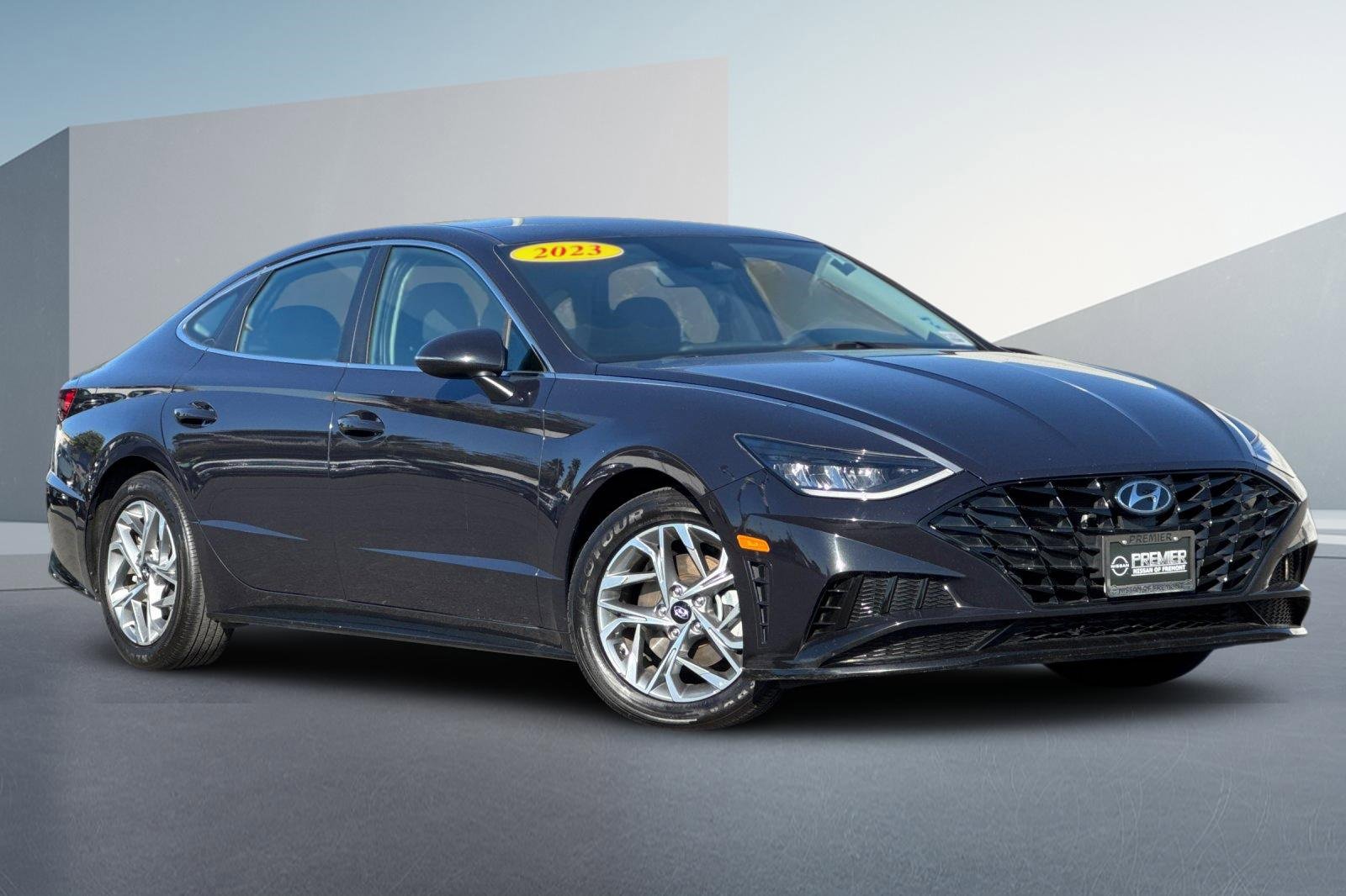 Used 2023 Hyundai Sonata SEL image 2