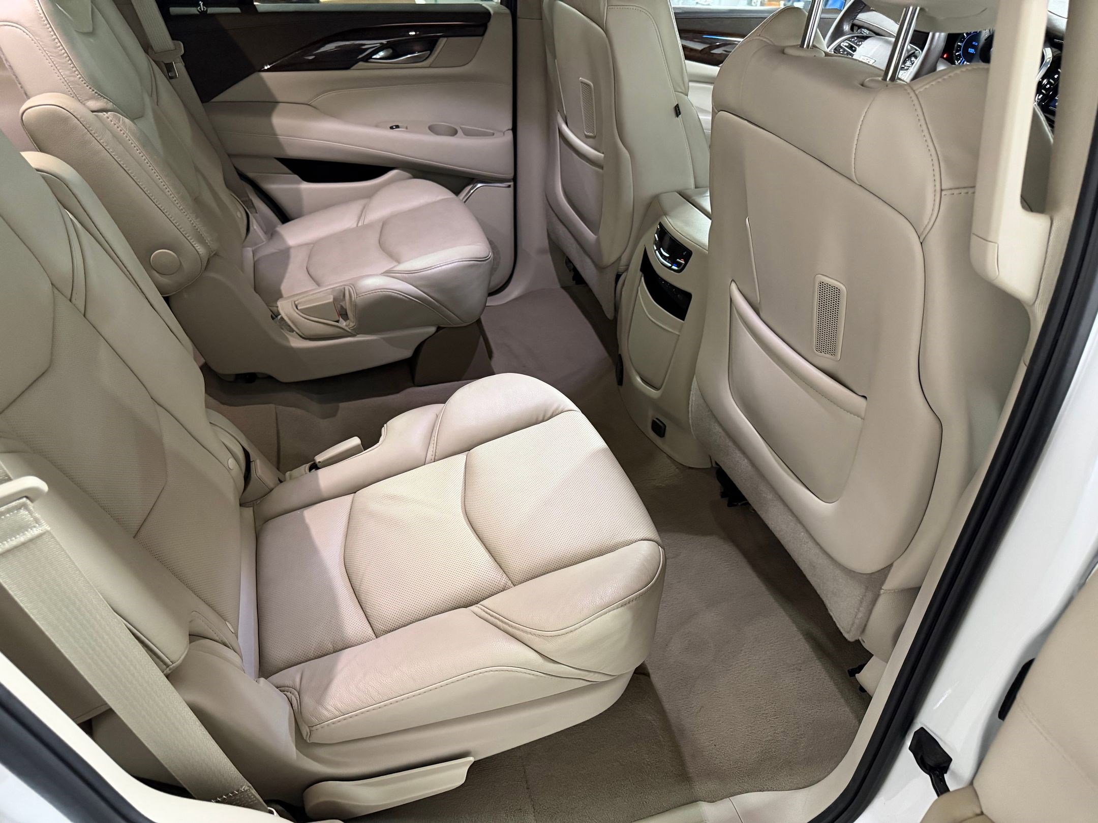 Used 2017 Cadillac Escalade Premium Luxury RWD image 46