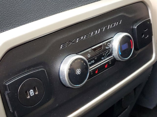 Used 2024 Ford Expedition Limited AWD/4WD image 36