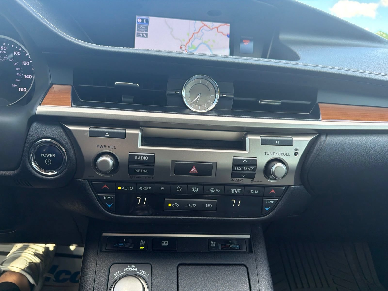 Used 2013 Lexus ES 300h w/ Luxury Pkg FWD image 15