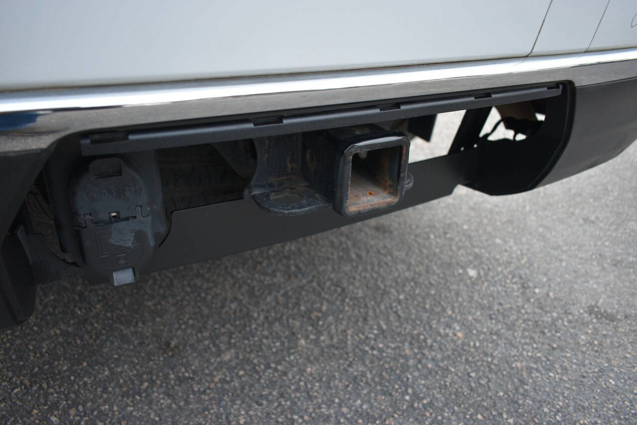 Used 2021 Chevrolet Suburban LT image 32