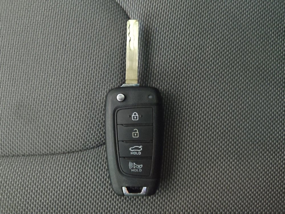 Used 2025 Hyundai Elantra SE image 32