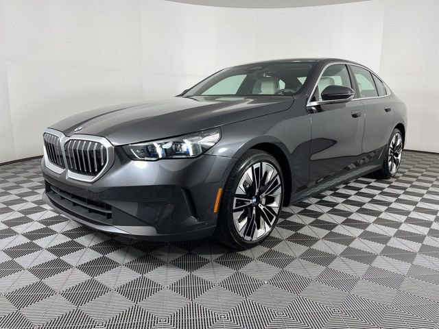 Used 2024 BMW 530i w/ Premium Package image 5
