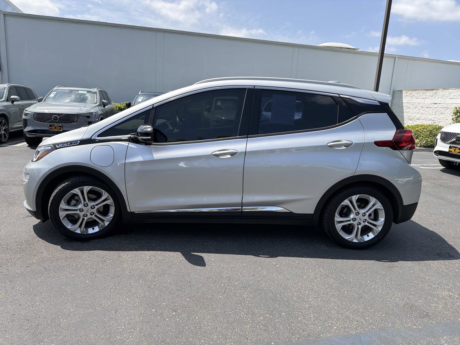 Used 2017 Chevrolet Bolt Premier w/ Driver Confidence II Package FWD image 8