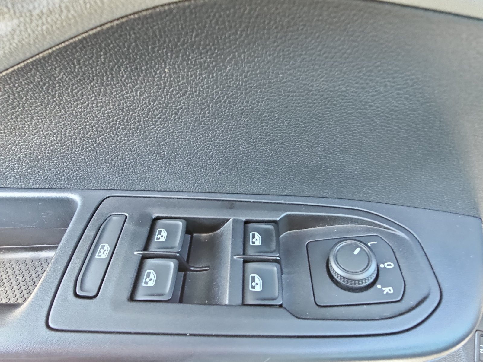 Used 2023 Volkswagen Taos S FWD image 26