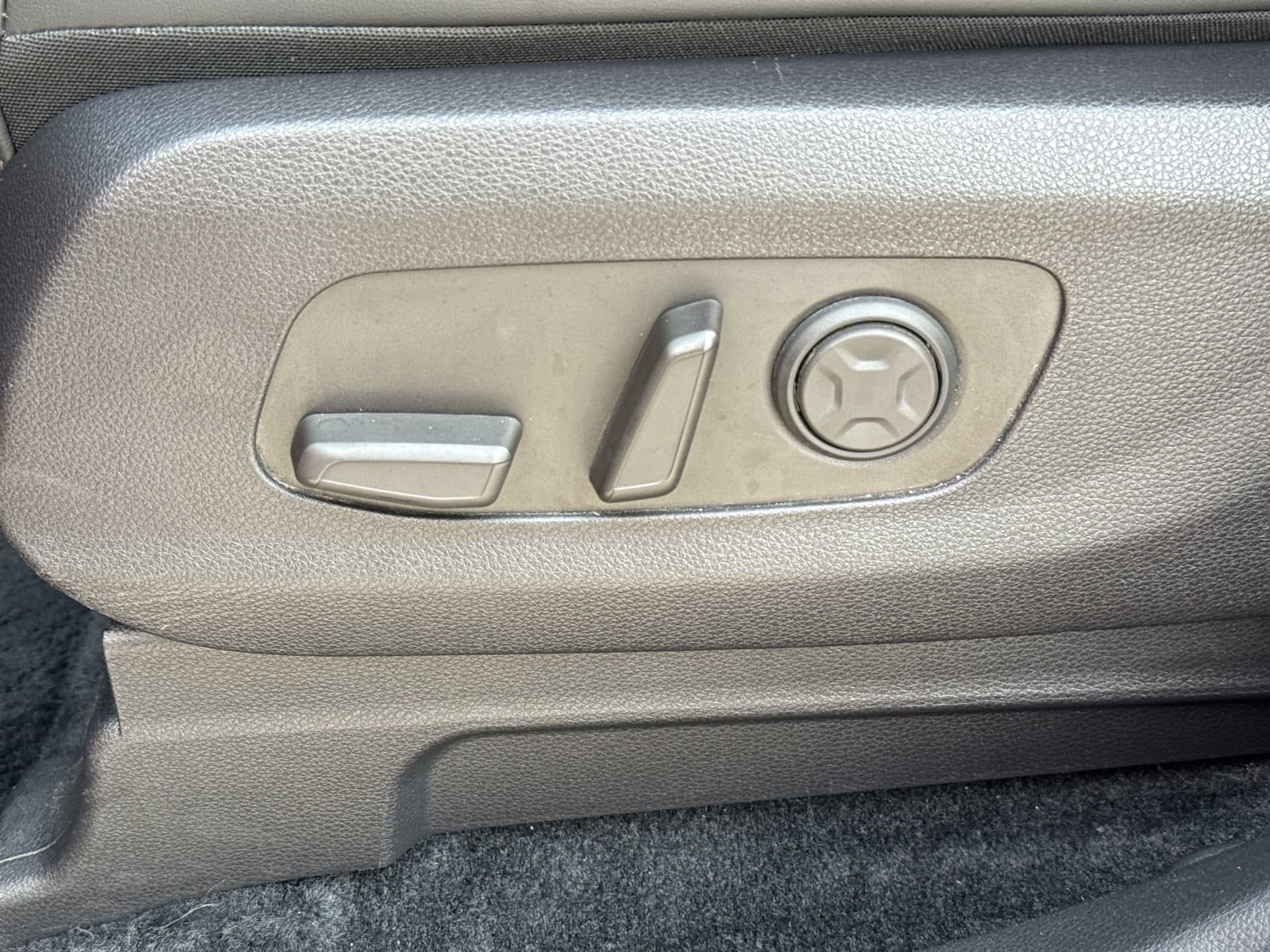 Used 2026 Kia Carnival FWD image 14