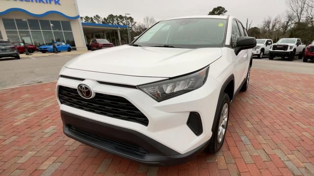 Used 2022 Toyota RAV4 LE FWD image 4