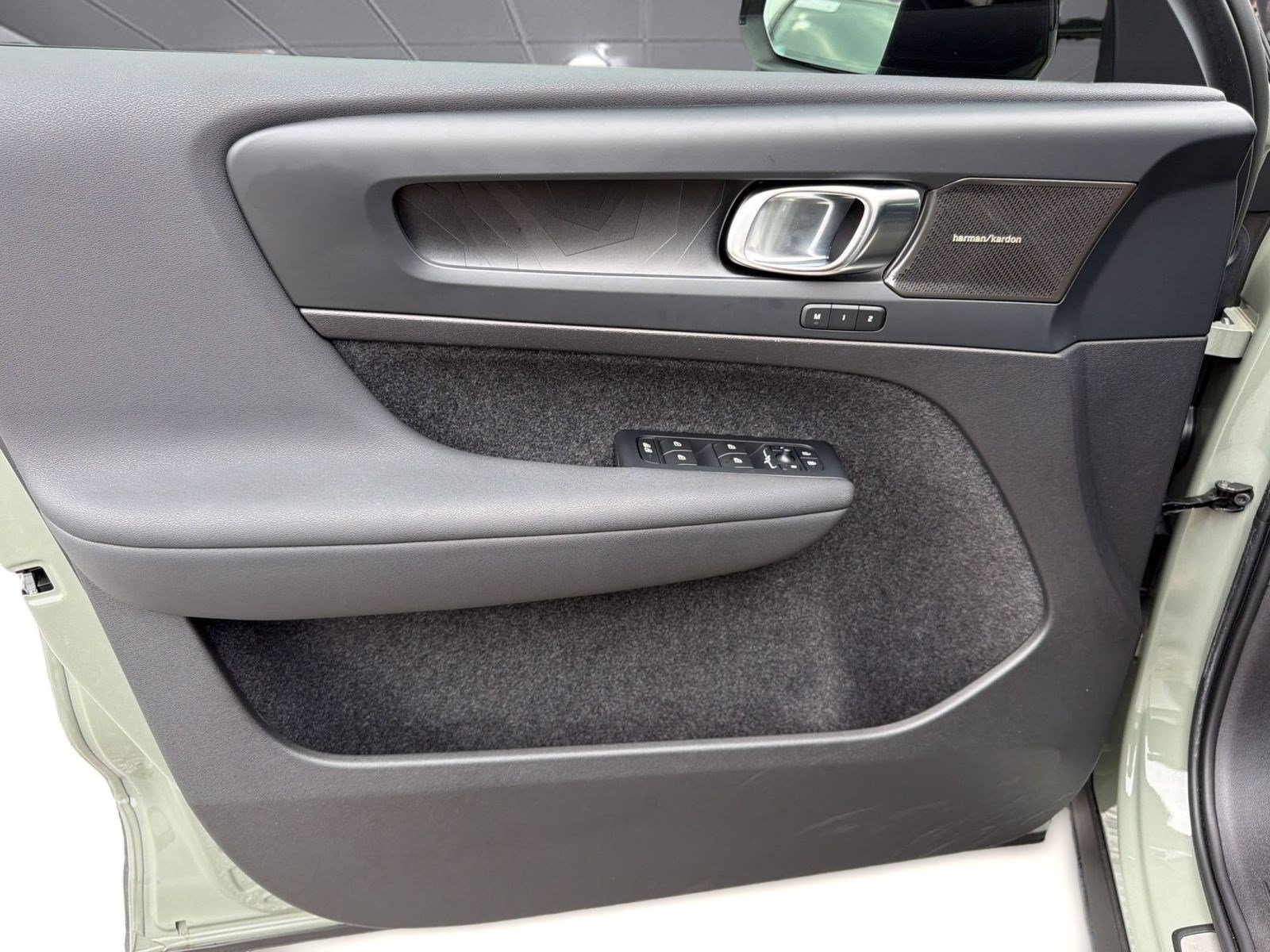 Certified 2023 Volvo C40 P8 Recharge Ultimate w/ Protection Package Premier AWD/4WD image 14