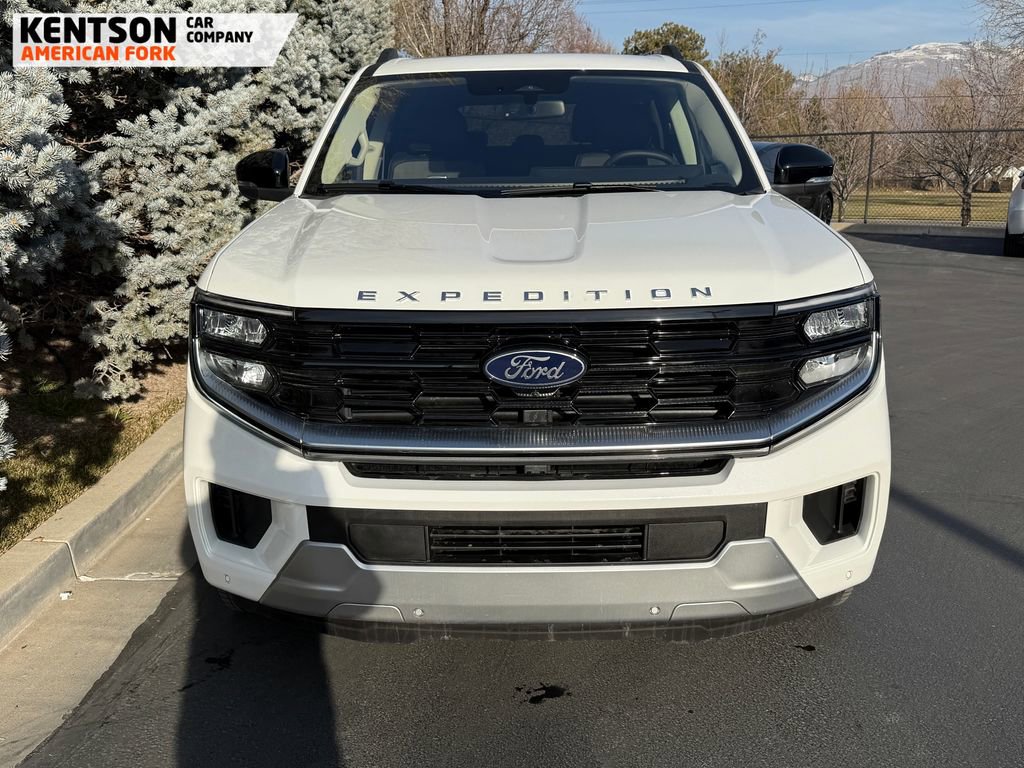 Used 2025 Ford Expedition Max Platinum w/ Driver's Package image 2