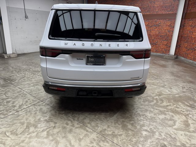 Used 2024 Jeep Wagoneer L Series II w/ Flexible Seating Group image 4