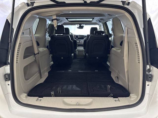 Used 2023 Chrysler Pacifica Limited FWD image 26
