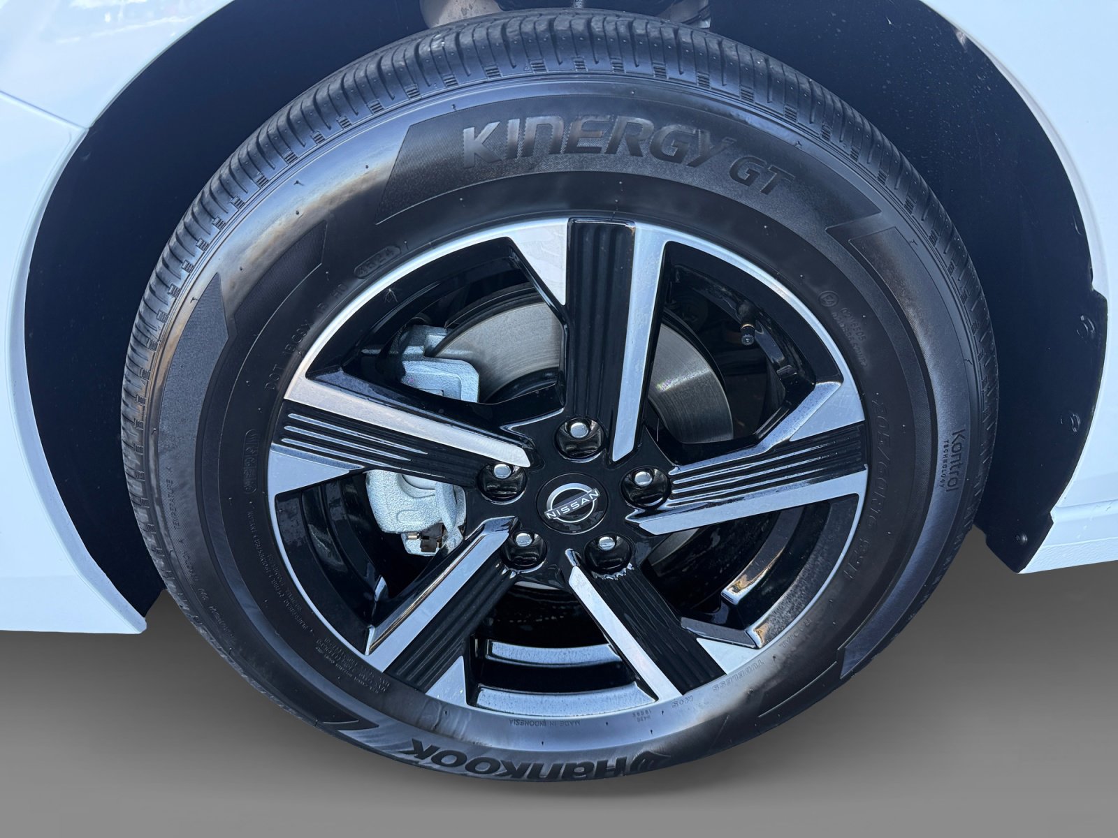 Used 2025 Nissan Sentra SV image 9