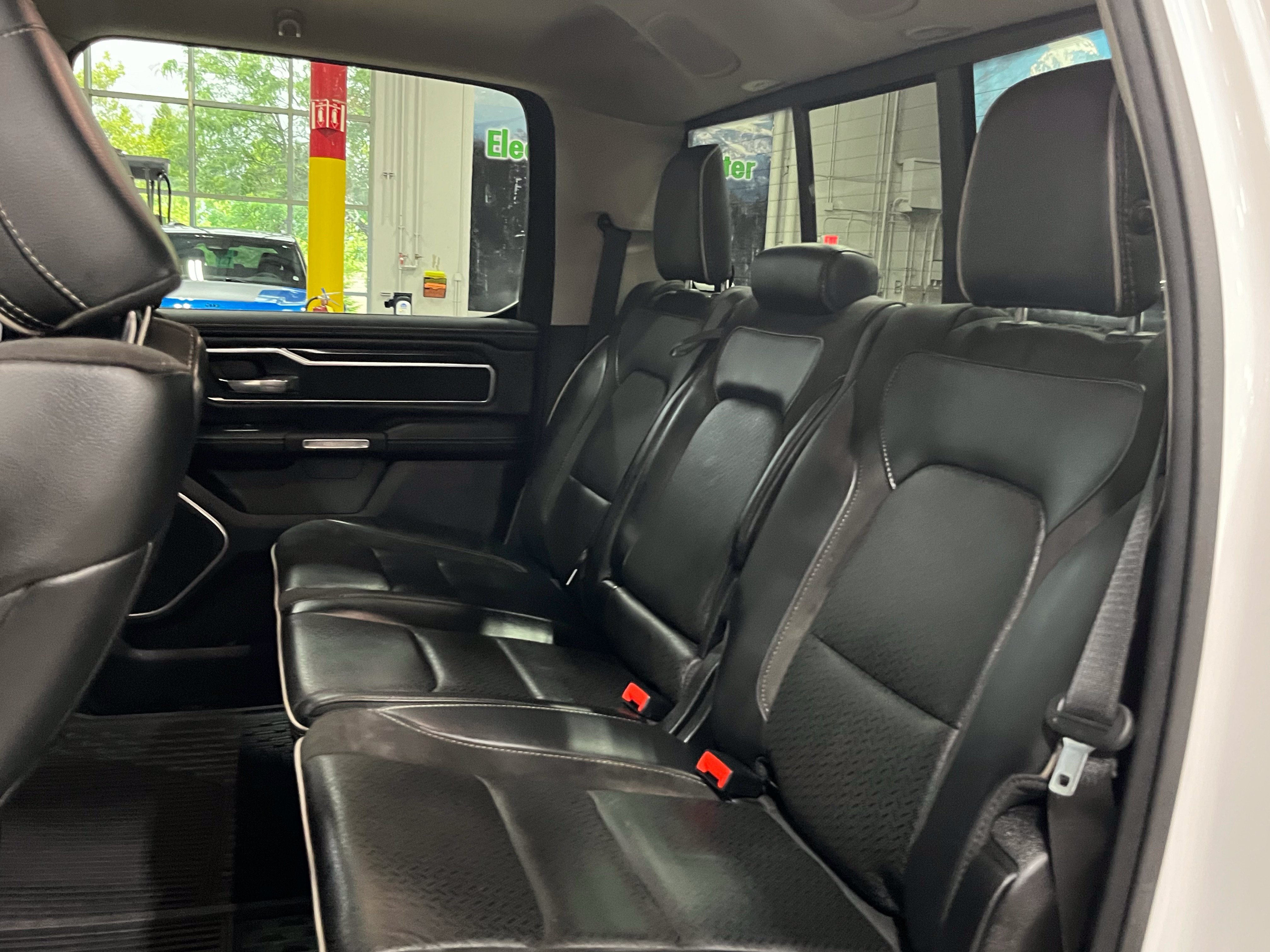 Used 2022 RAM 1500 Laramie AWD/4WD image 17