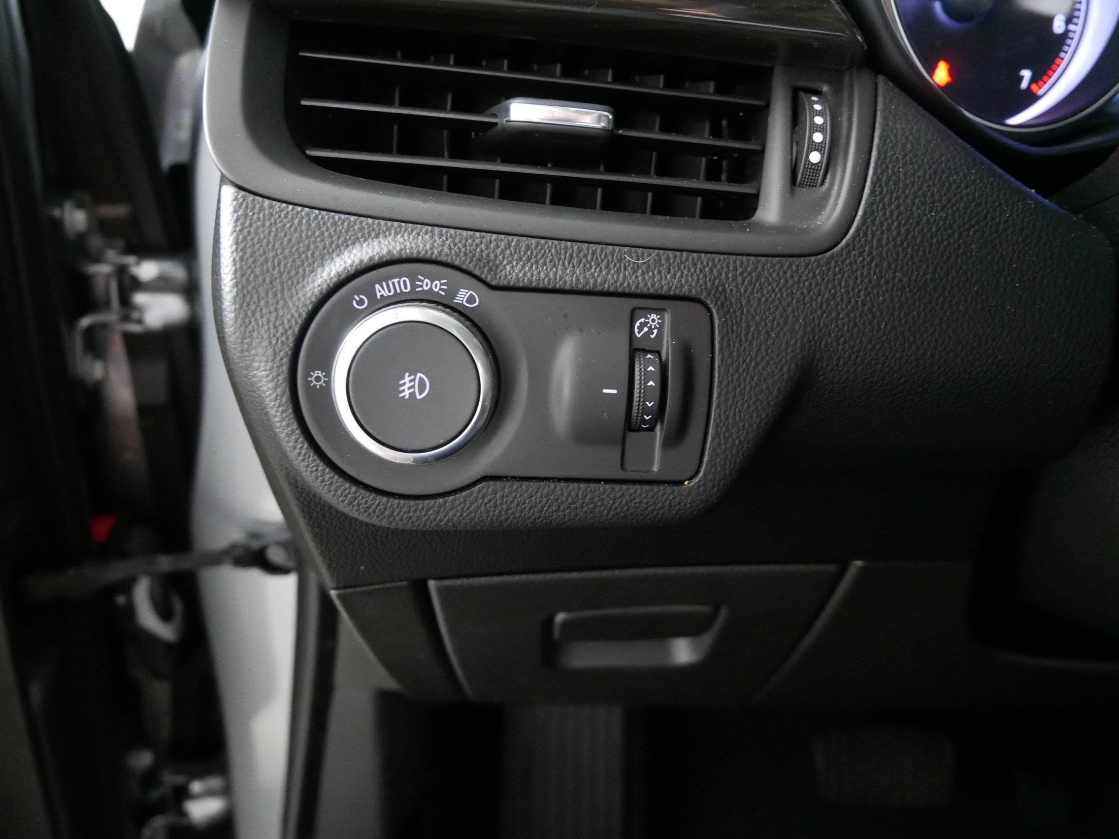 Used 2020 Buick Envision Essence FWD image 26