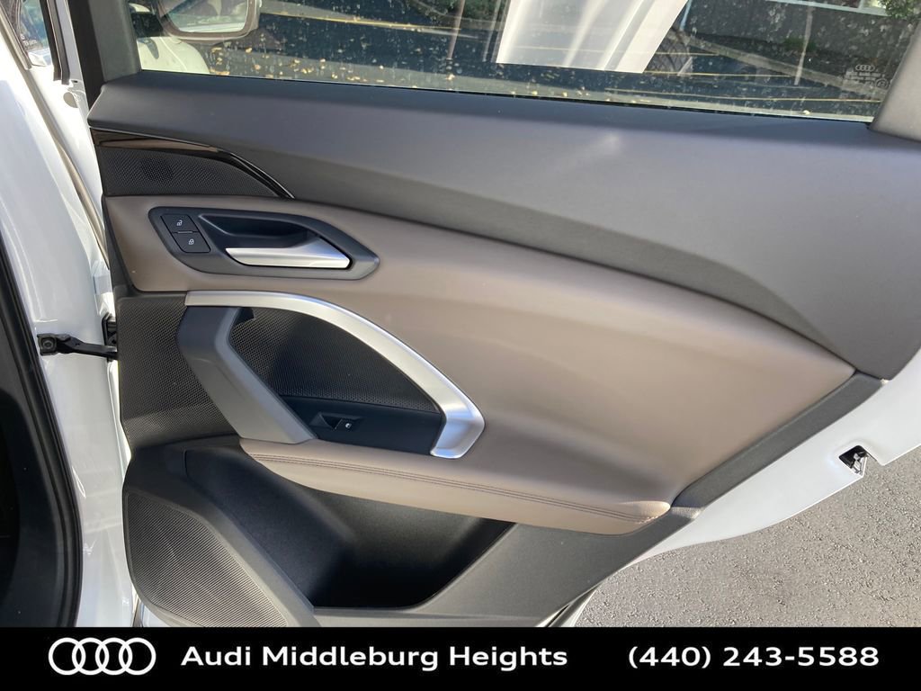 Used 2025 Audi Q5 Premium w/ Convenience Package image 39