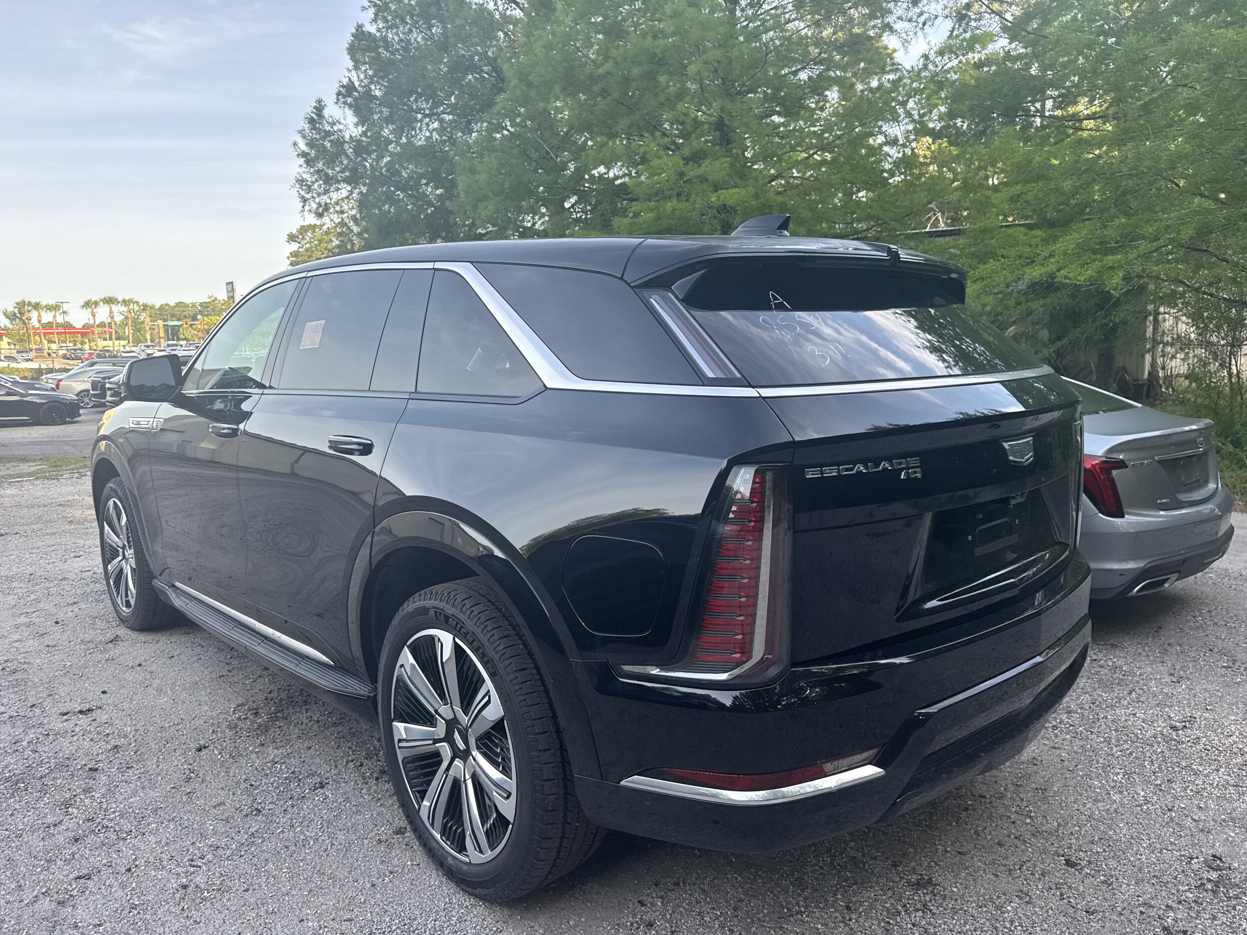 Certified 2025 Cadillac Escalade IQ Luxury 2 w/ LPO, Premium Carpet Package AWD/4WD image 4