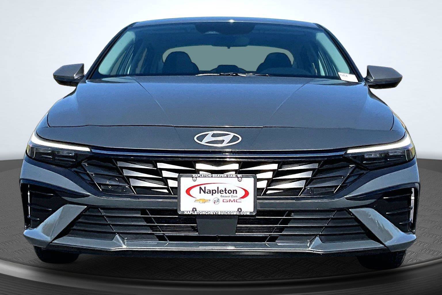 Used 2025 Hyundai Elantra SEL FWD image 3