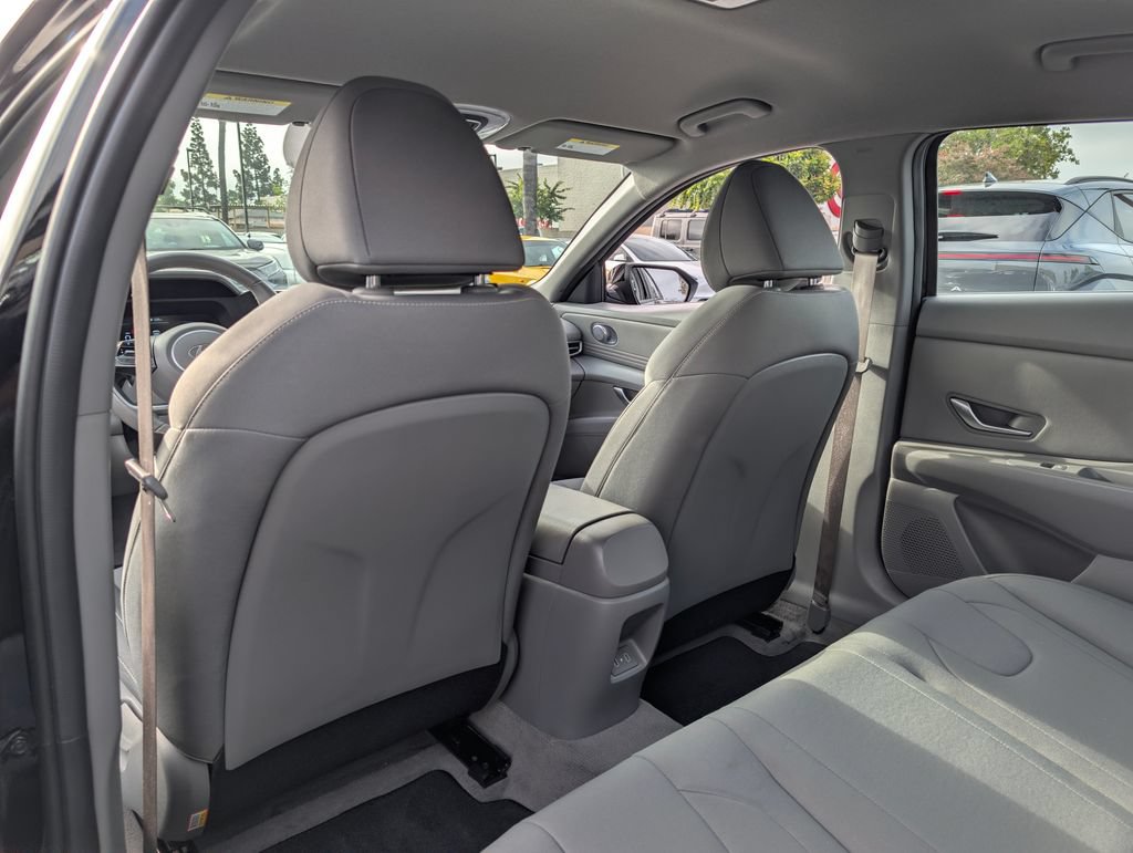 Certified 2025 Hyundai Elantra Sport FWD image 12