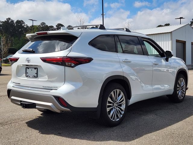 Used 2025 Toyota Highlander Platinum image 5
