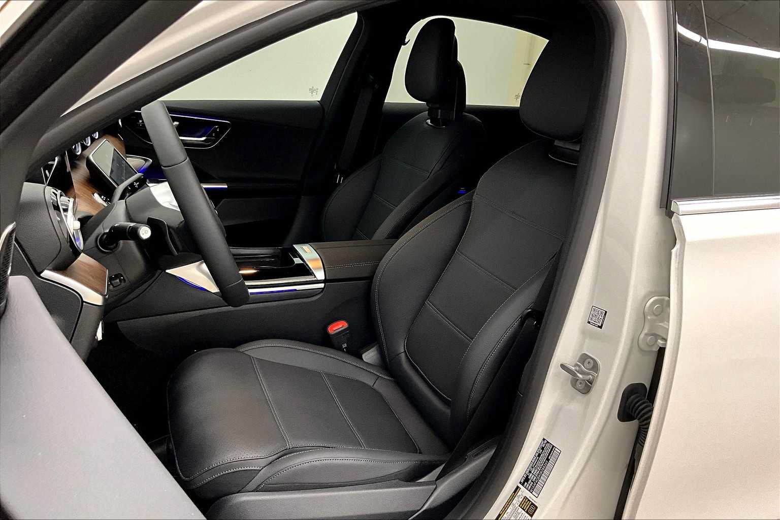 New 2025 Mercedes-Benz C 300 Sedan image 9