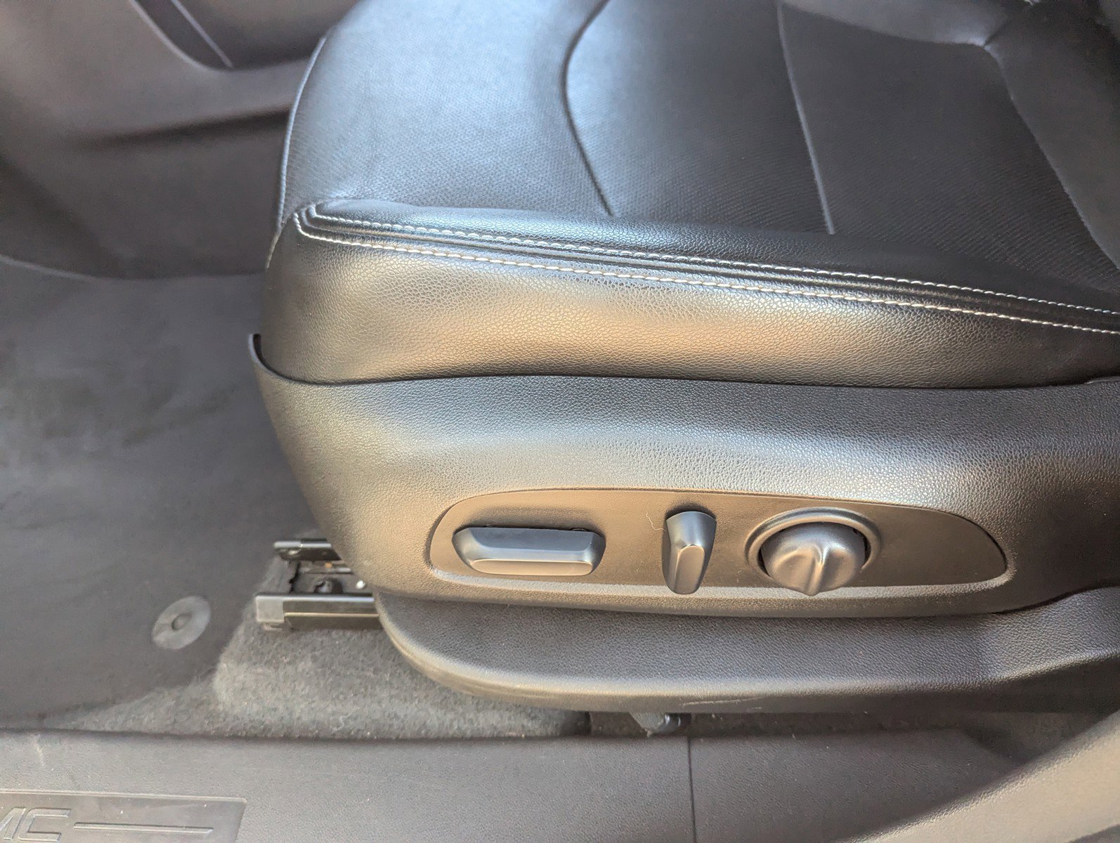 Certified 2024 GMC Terrain SLT image 26