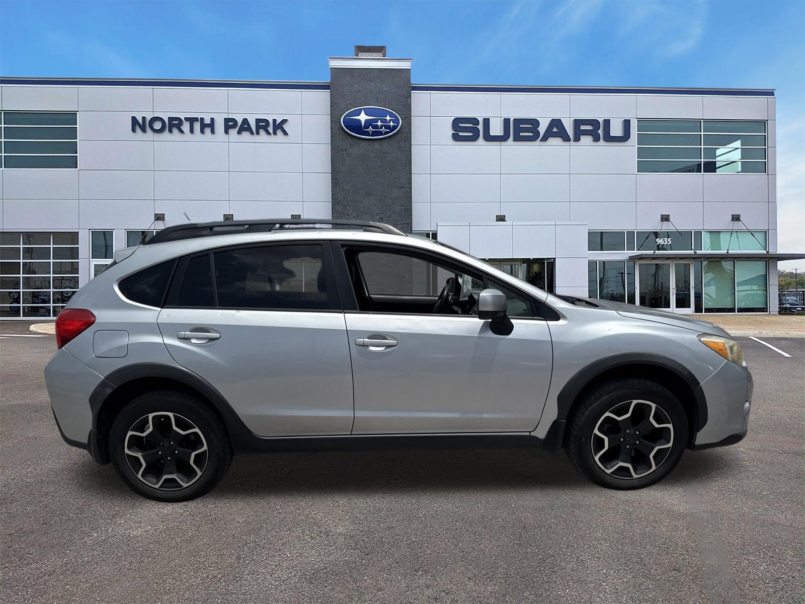 Used 2014 Subaru XV Crosstrek 2.0i Limited AWD/4WD image 2