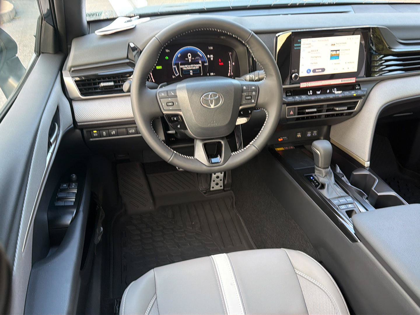 New 2026 Toyota Camry SE FWD image 18