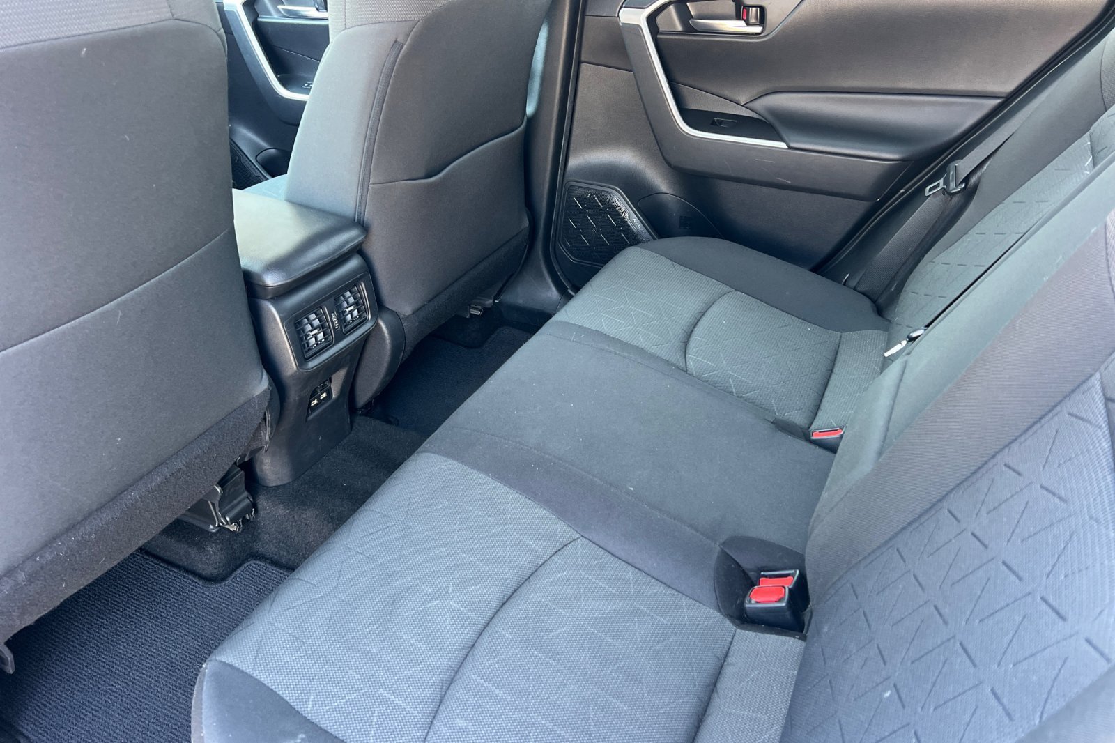Certified 2021 Toyota RAV4 XLE w/ Convenience Package AWD/4WD image 12