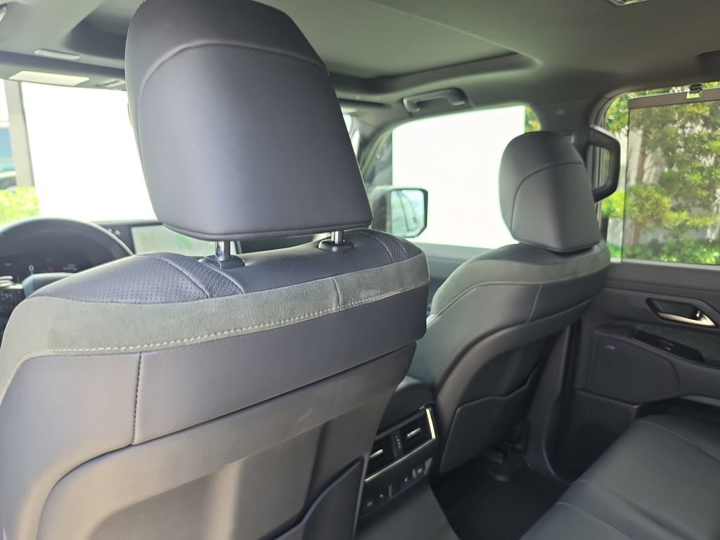 Used 2024 Lexus GX 550 AWD/4WD image 13
