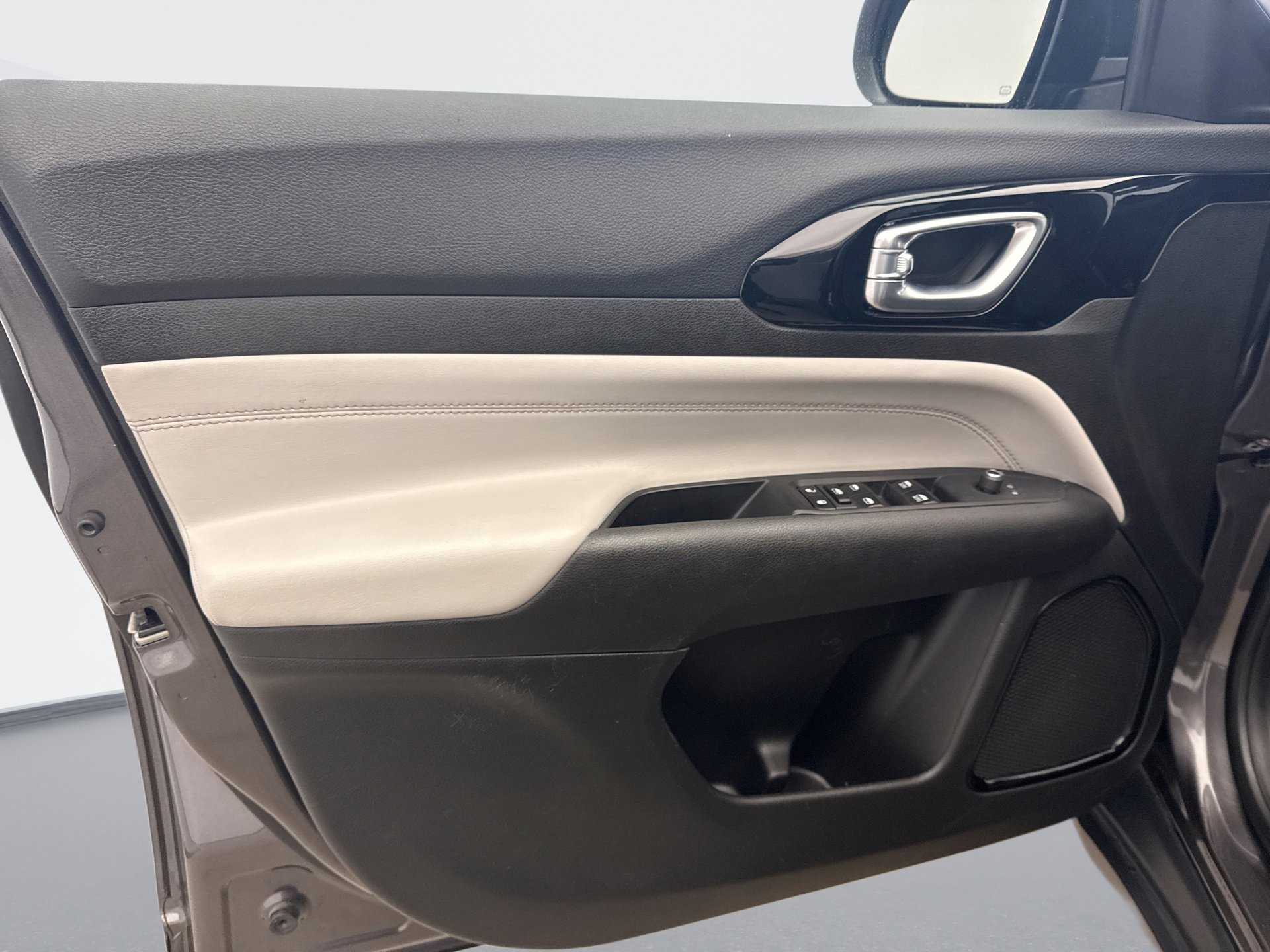 Used 2024 Jeep Compass Limited image 9