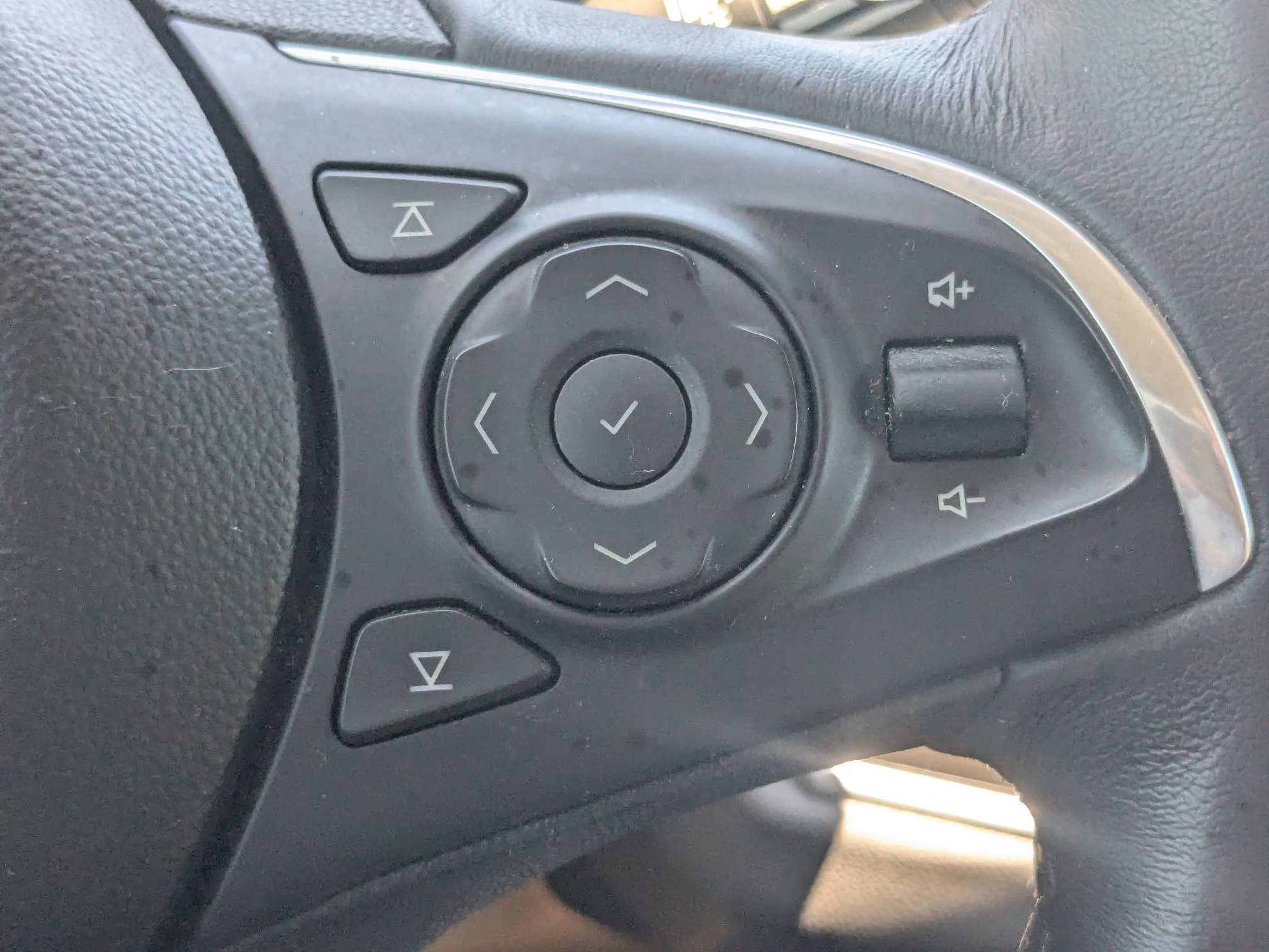 Used 2020 Buick Enclave Essence FWD image 32