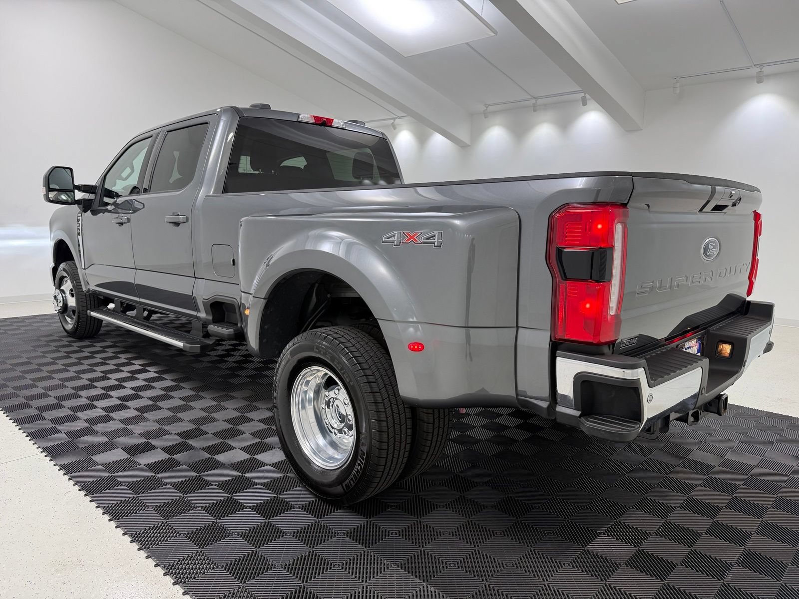 Used 2026 Ford F350 Lariat AWD/4WD image 4