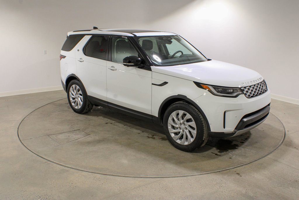 Used 2025 Land Rover Discovery S image 7