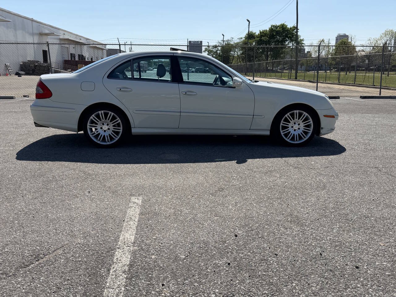 Used 2008 Mercedes-Benz E 350 4MATIC Sedan image 25