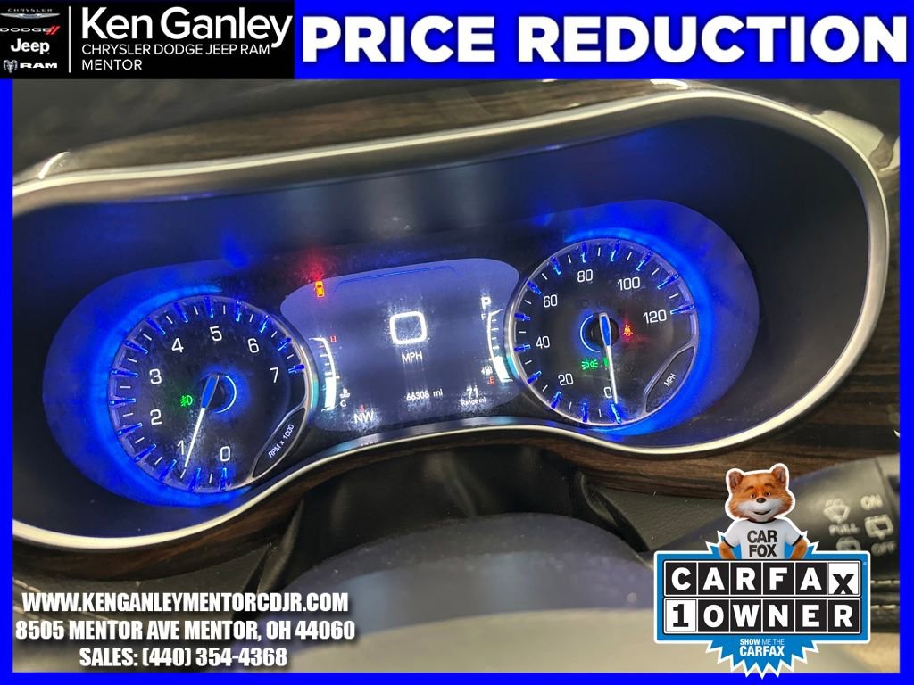 Used 2023 Chrysler Pacifica Limited w/ Uconnect Theater Family Group image 15