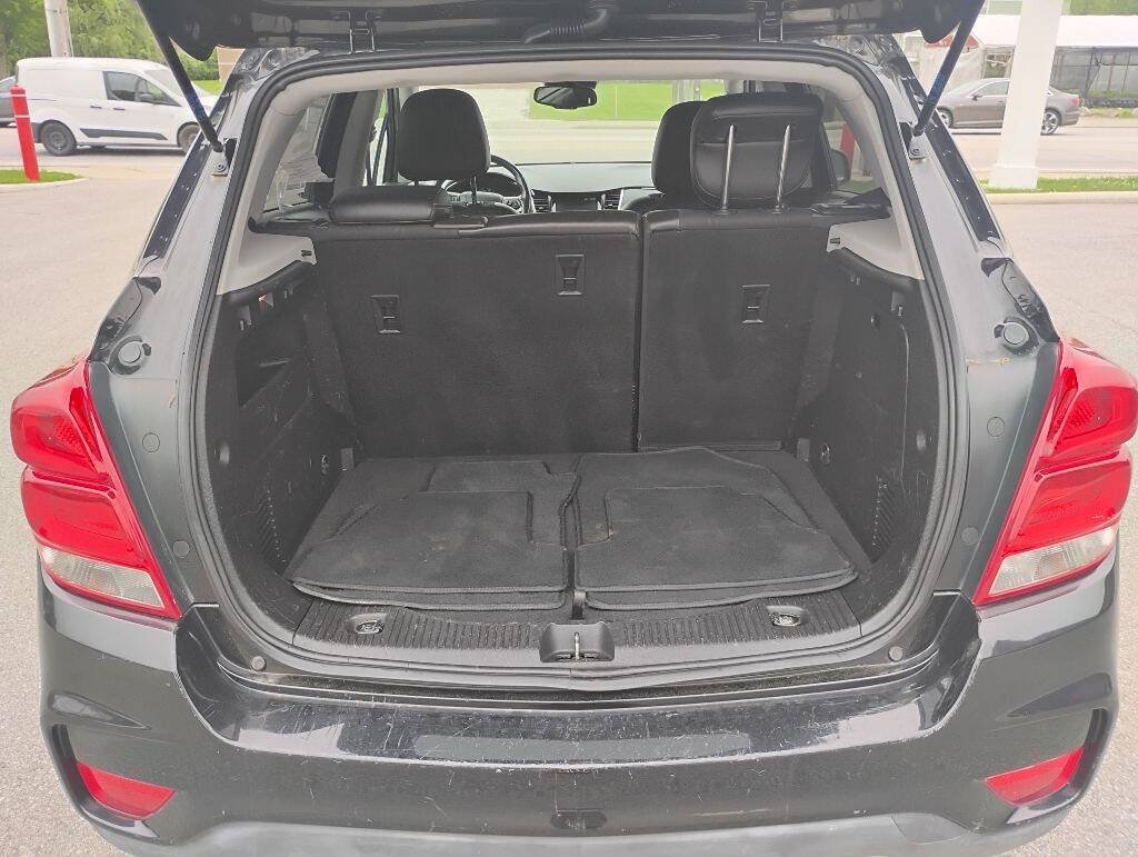 Used 2017 Chevrolet Trax LT w/ LT Convenience Package FWD image 10