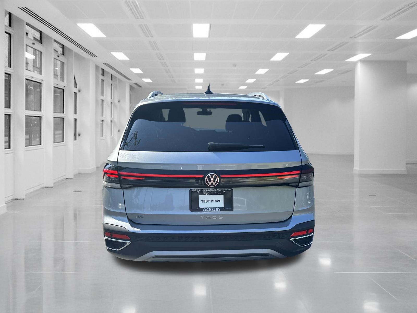 Used 2025 Volkswagen Taos SE FWD image 6