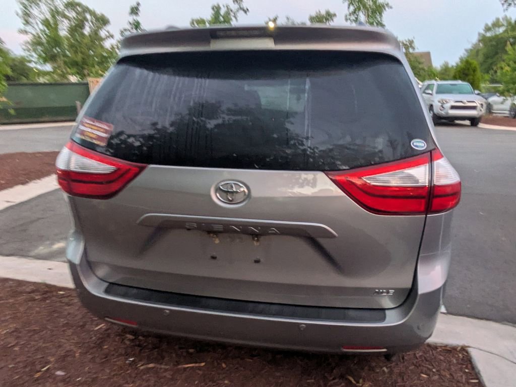 Used 2015 Toyota Sienna XLE Premium FWD image 6