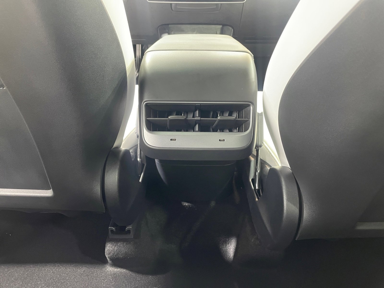 Used 2025 Tesla Model Y Performance image 29