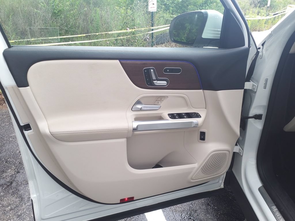 Certified 2023 Mercedes-Benz GLB 250 4MATIC w/ Premium Package image 22