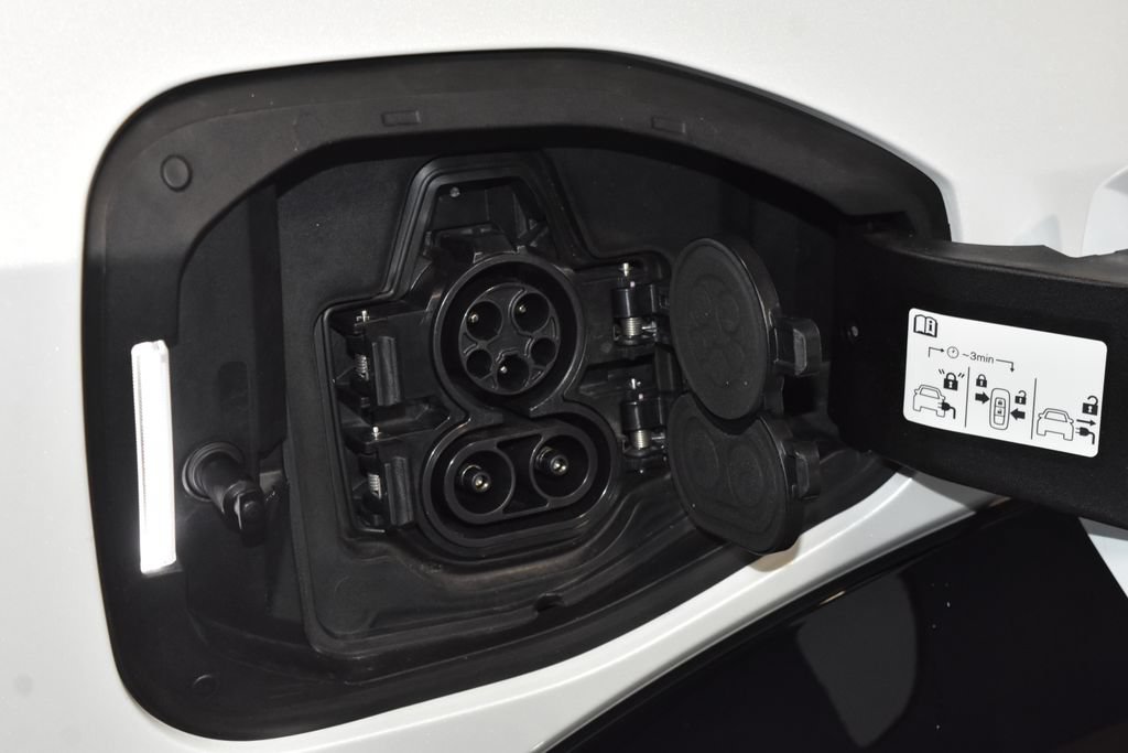 Used 2025 Nissan Ariya Platinum AWD/4WD image 39