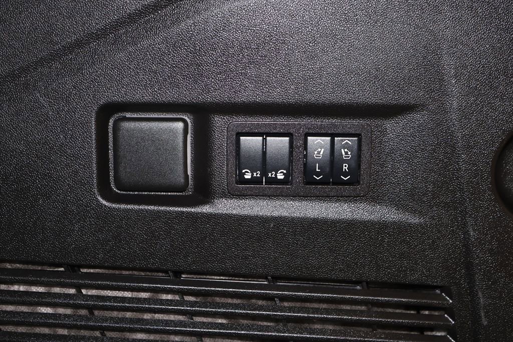 Used 2024 GMC Yukon AT4 w/ Technology Package image 46