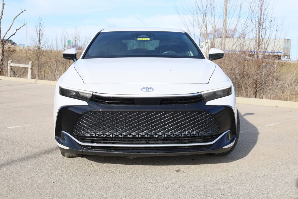 Used 2023 Toyota Crown XLE image 2