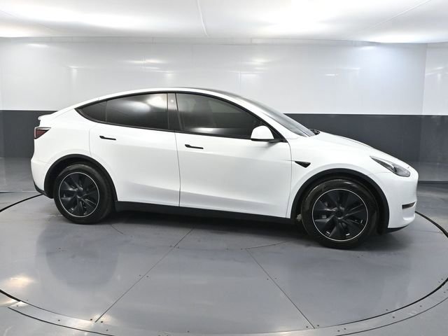 Used 2022 Tesla Model Y Long Range image 3